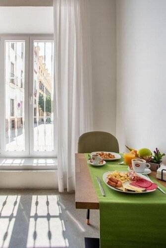 La Puerta De Palacio