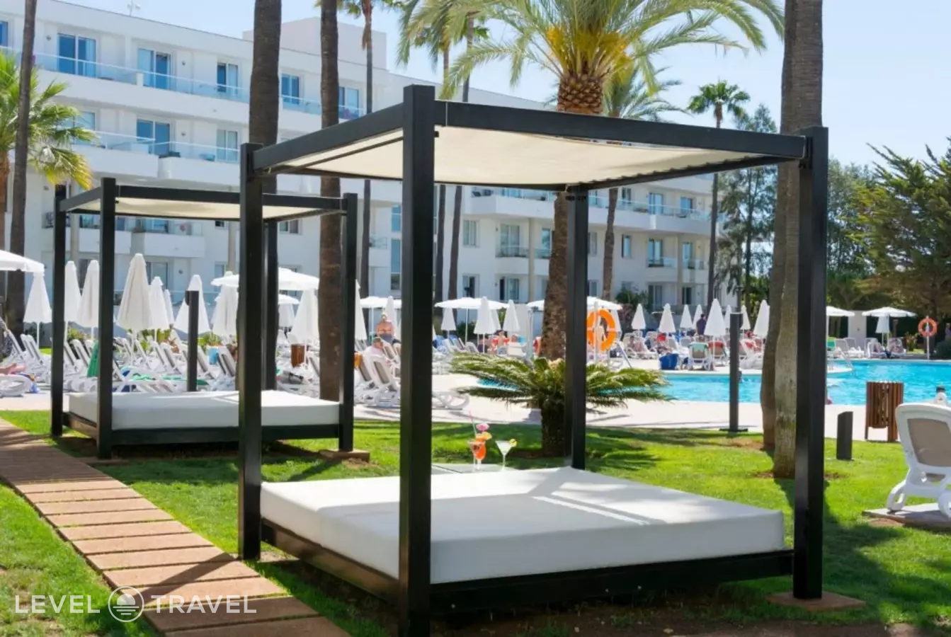 Protur Vista Badía Aparthotel