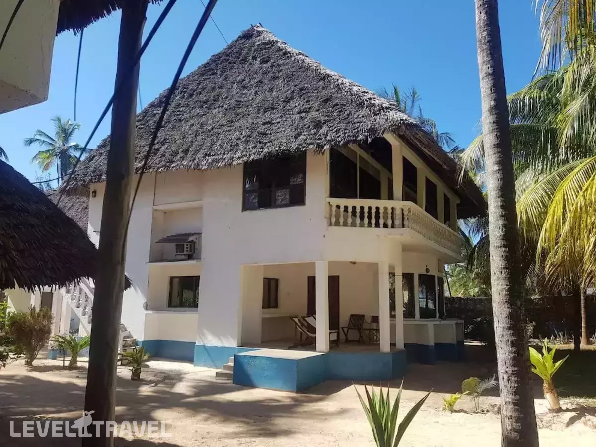 Romantic Room With Access To Beach