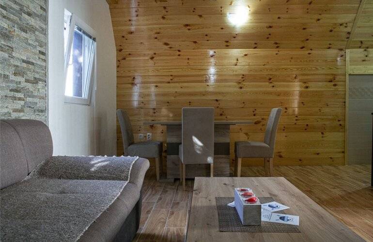 Cheerful Holiday Home Ideal For 6 People