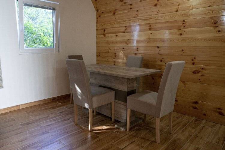 Cheerful Holiday Home Ideal For 6 People