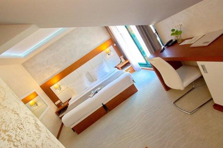 Porto In Hotel