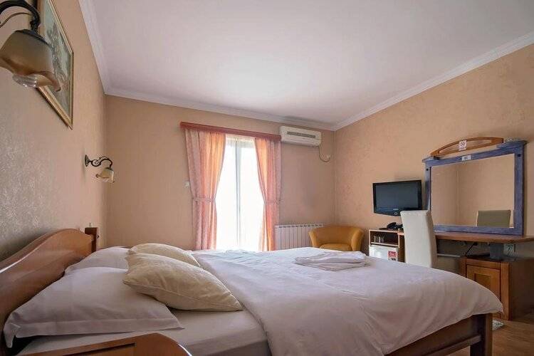 Hotel Holiday