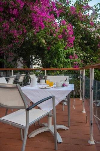 Fevro Hotel