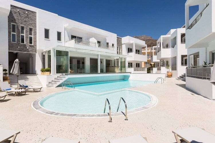 Cyano Hotel