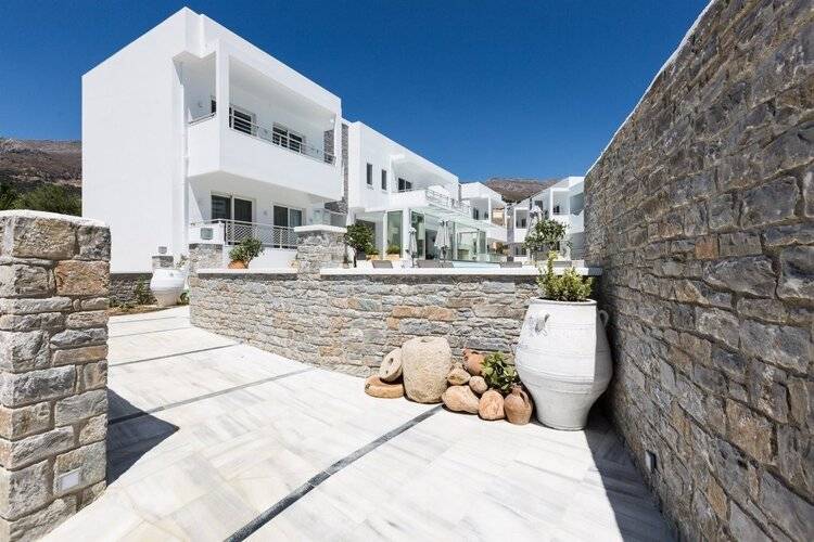 Cyano Hotel