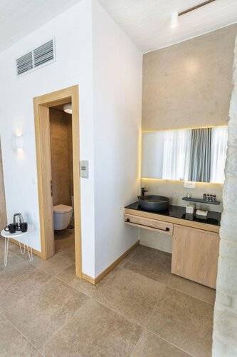 Kalamaki Luxury Suites