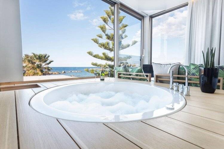 Kalamaki Luxury Suites