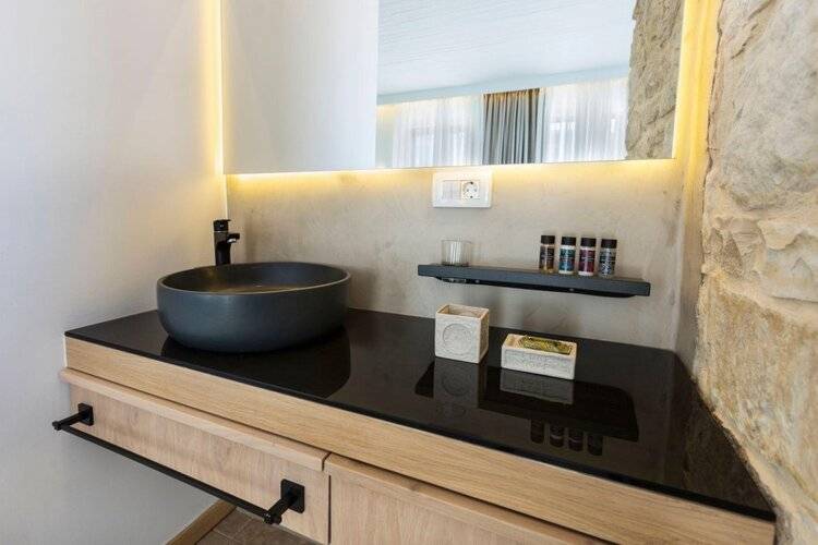 Kalamaki Luxury Suites