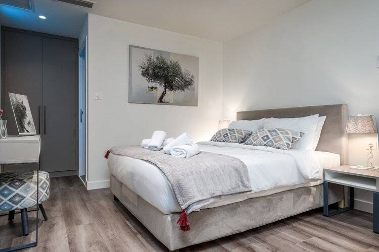 Urban Nest - Suites & Apartments