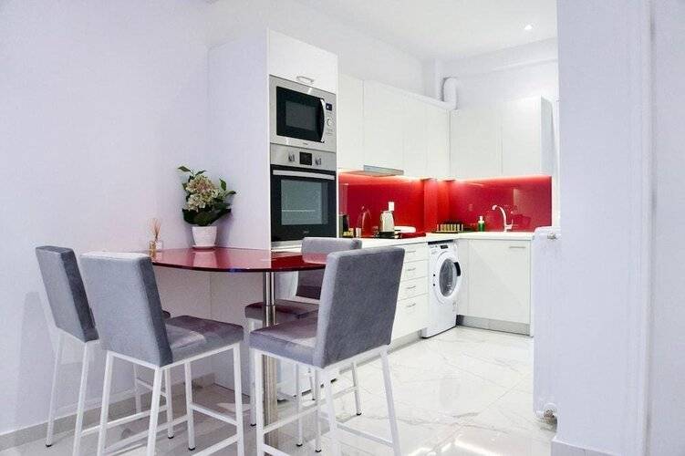 Sophisticated Modern Apt In Athens