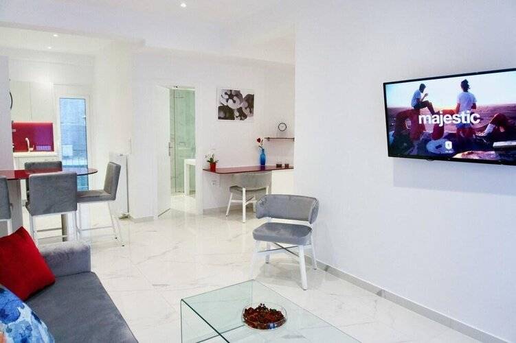 Sophisticated Modern Apt In Athens