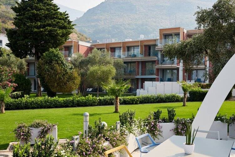 Maestral Resort & Casino