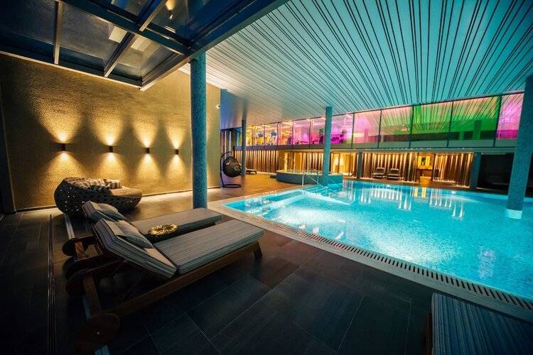 Maestral Resort & Casino