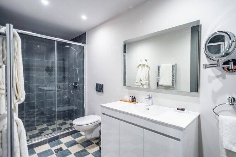 33 Solonos Suites
