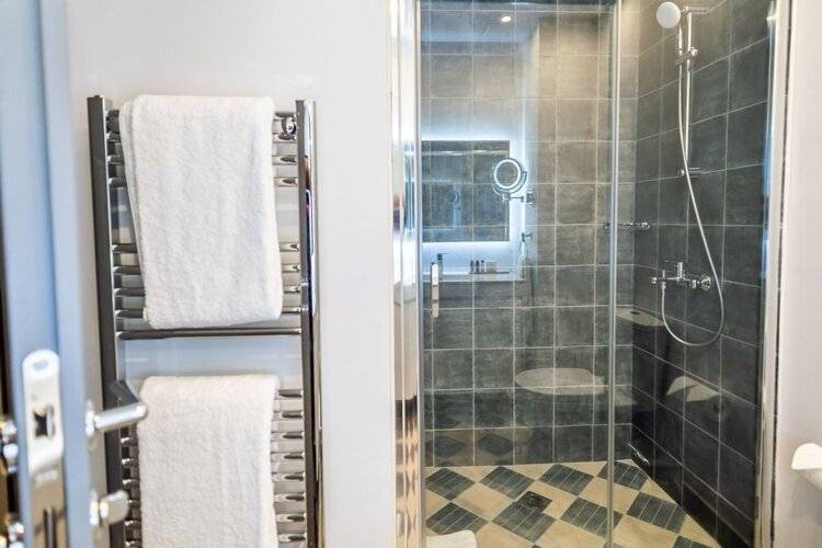 33 Solonos Suites