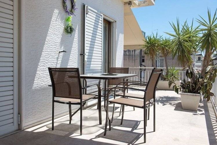 Enattica Syntagma Living