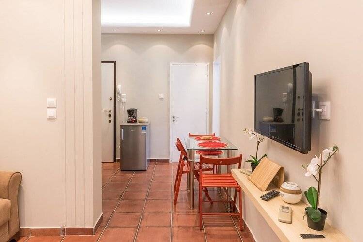 Enattica Syntagma Living