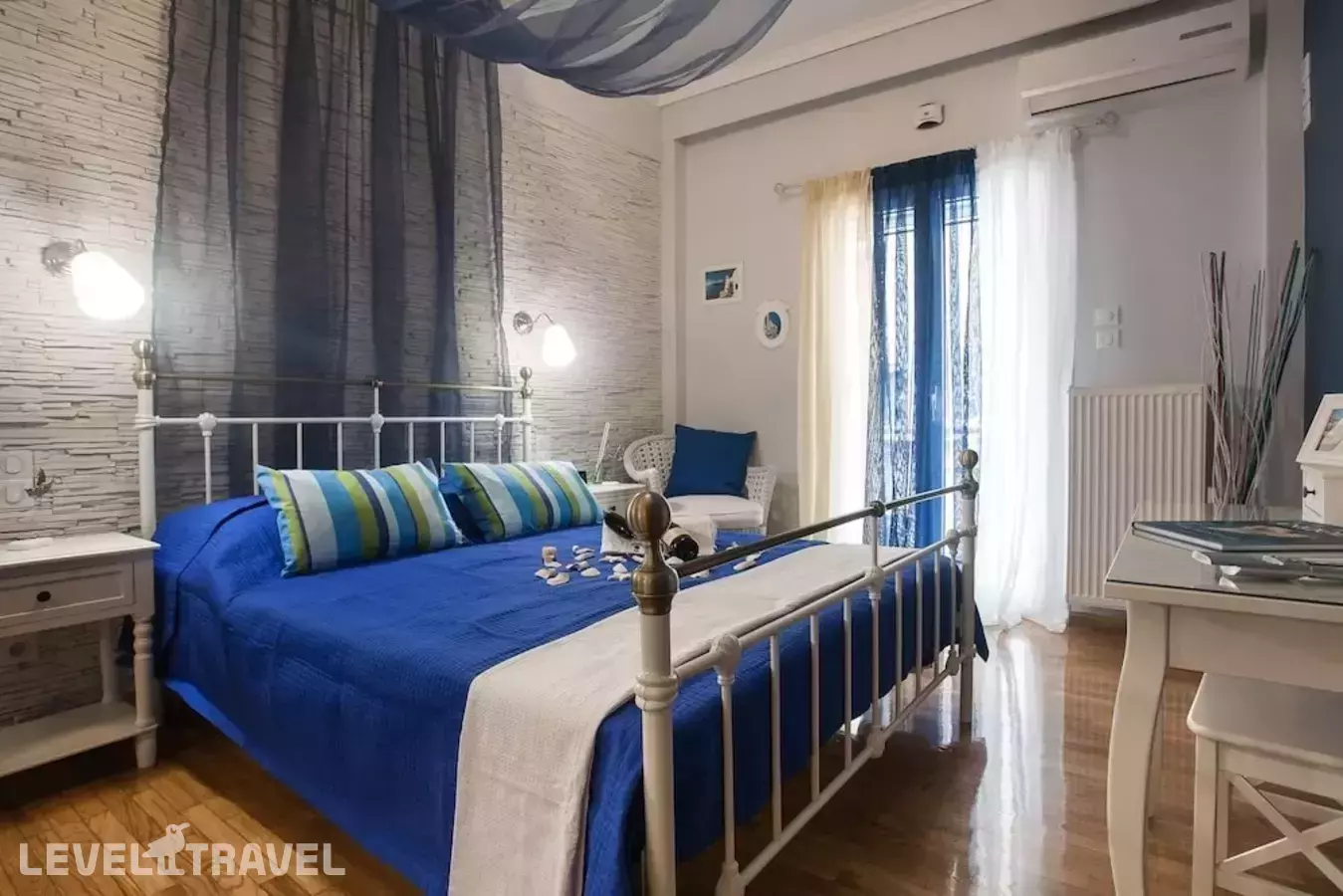 Gold And Blue Luxurious Apartment