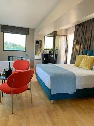 L'Avventura Athens