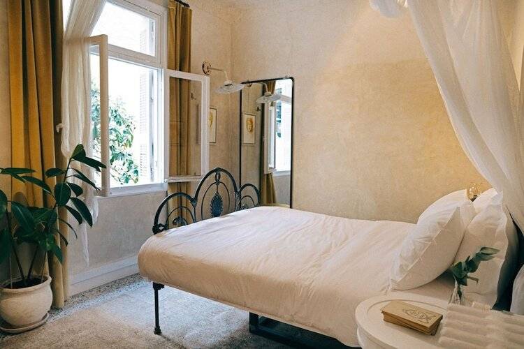Shila Athens