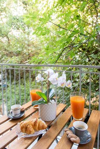 Blue Ark Acropolis Light