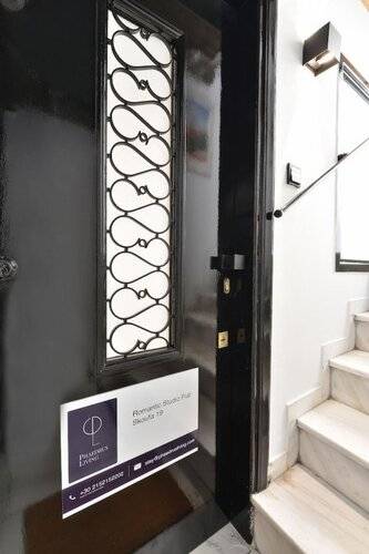 Phaedrus Living: City Center Luxury Flat Skoufa
