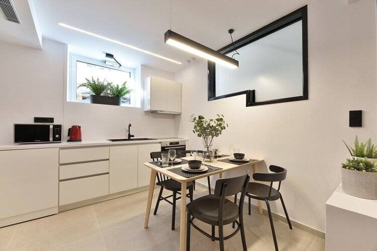 Phaedrus Living: City Center Luxury Flat Skoufa