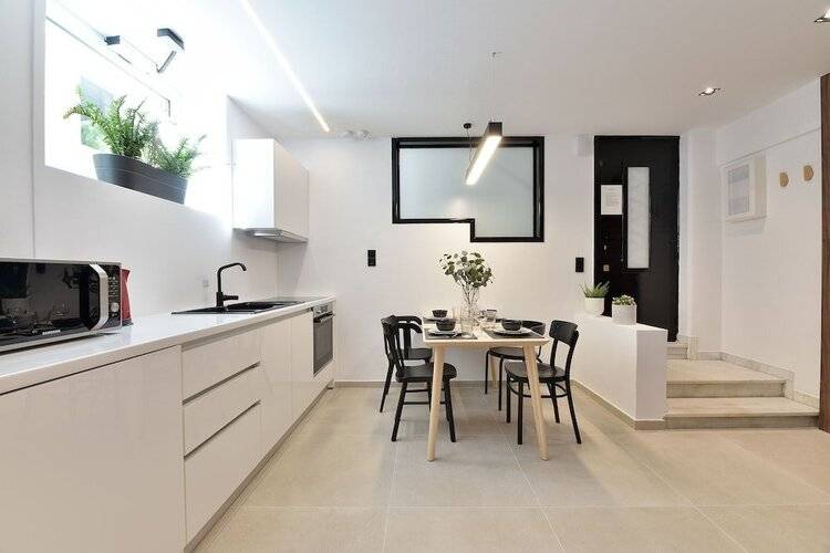 Phaedrus Living: City Center Luxury Flat Skoufa