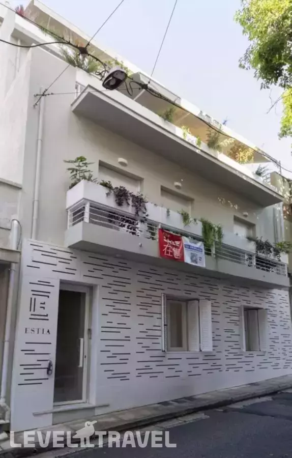 Champions Apt In N. Kosmos Neighbourhood