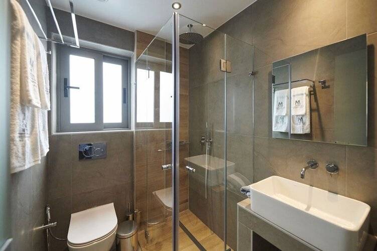 Meni Hotel