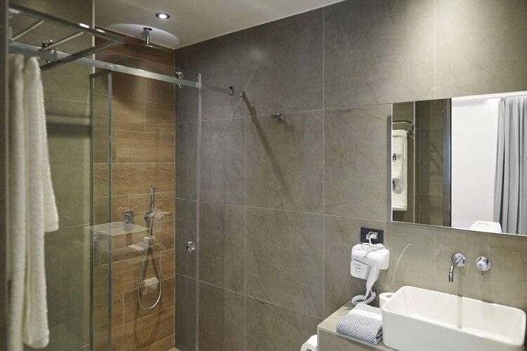 Meni Hotel