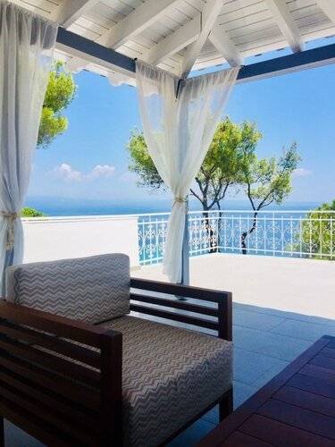 Aelia Sea View Studios