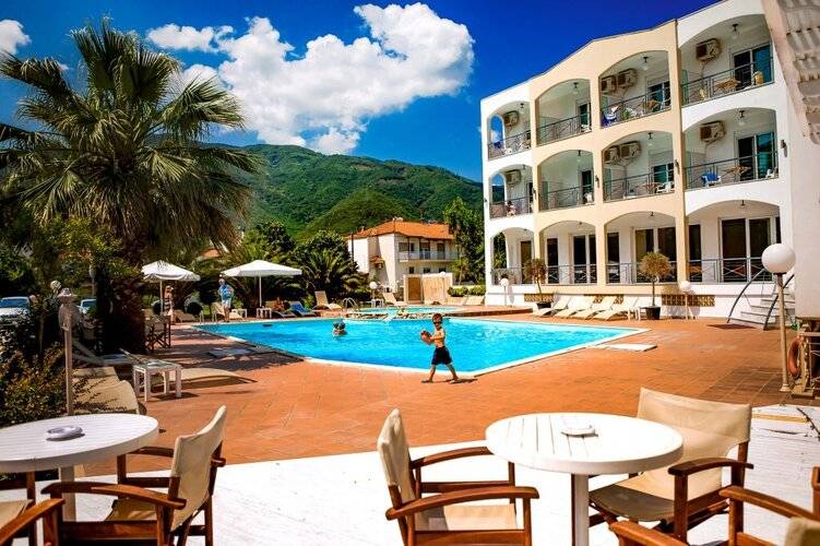 Stavros Beach Hotel