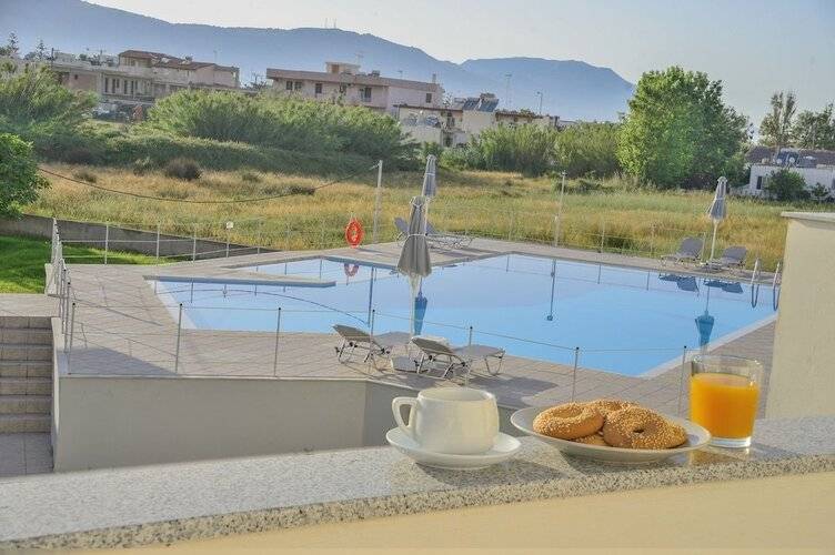 Reina Apartments