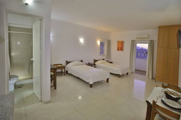 Reina Apartments