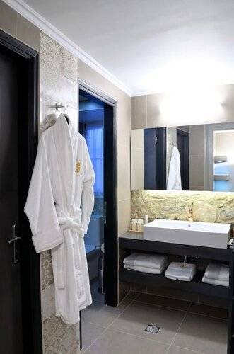 2mazi Suites