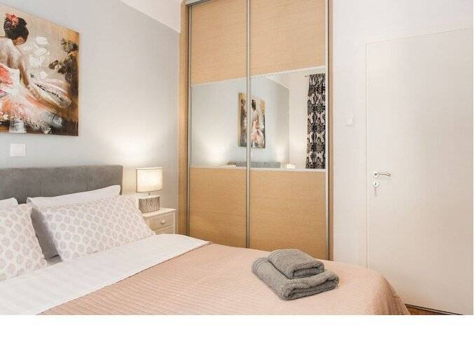 Nicholas Point Apartments And Rooms