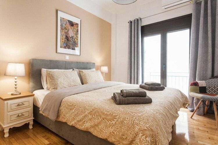 Nicholas Point Apartments And Rooms
