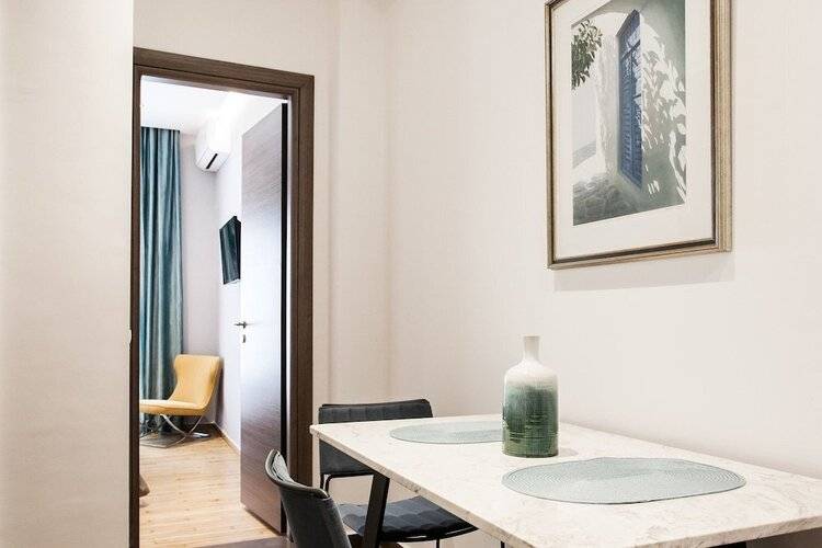 Nicholas Point Apartments And Rooms