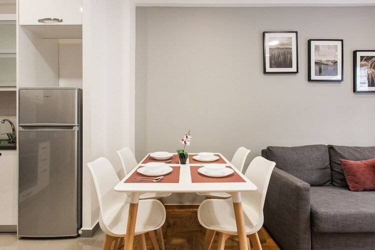 Nicholas Point Apartments And Rooms