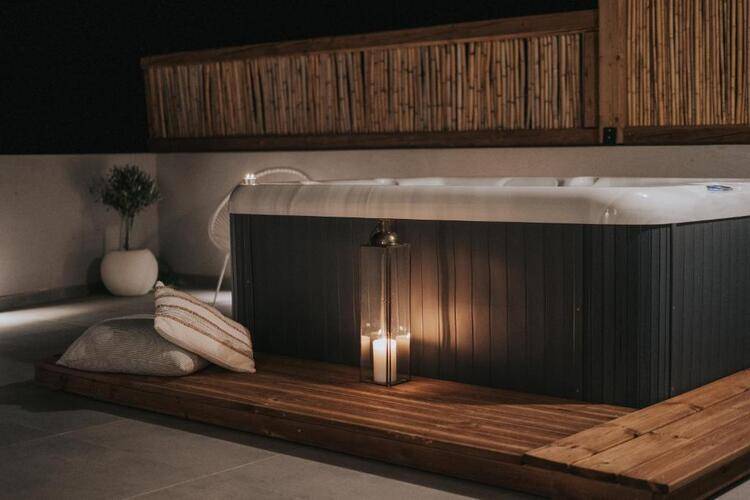 Pignolia Suites (Adults Only 18+)