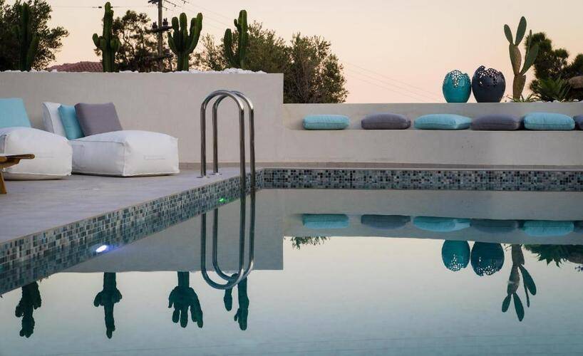 Pignolia Suites (Adults Only 18+)