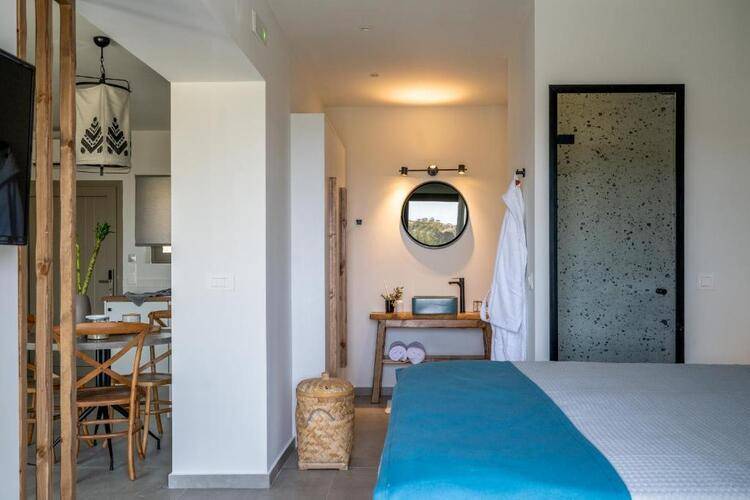Pignolia Suites (Adults Only 18+)