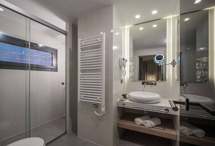 Lavris City Suites