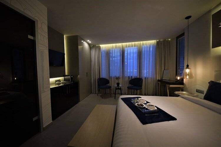 Lavris City Suites