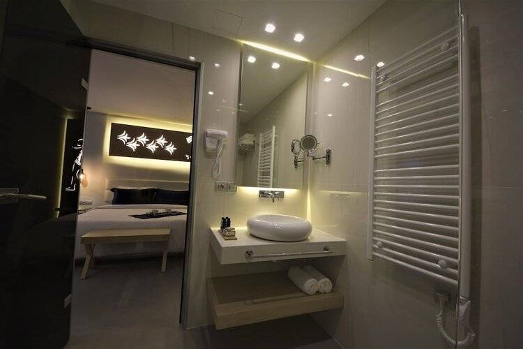 Lavris City Suites