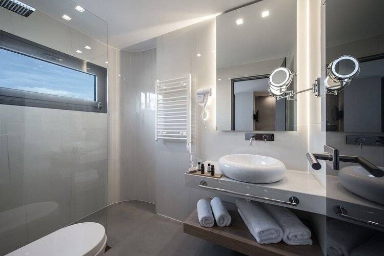 Lavris City Suites