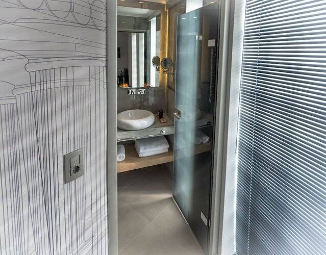 Lavris City Suites