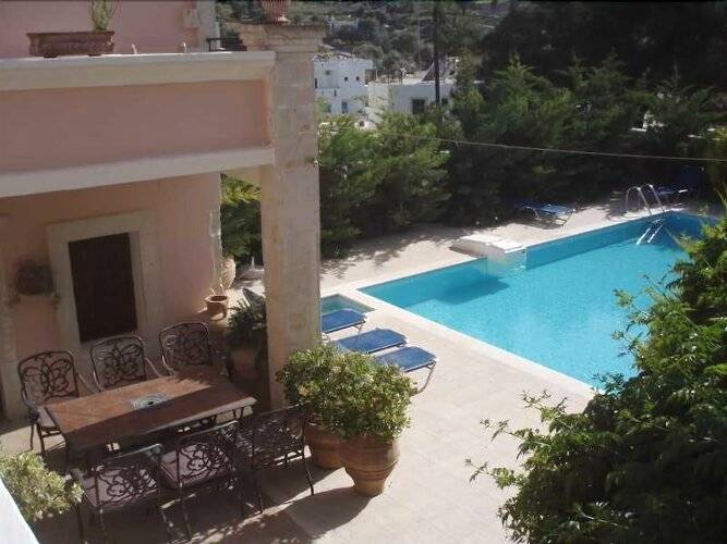 Pasiphae Hotel